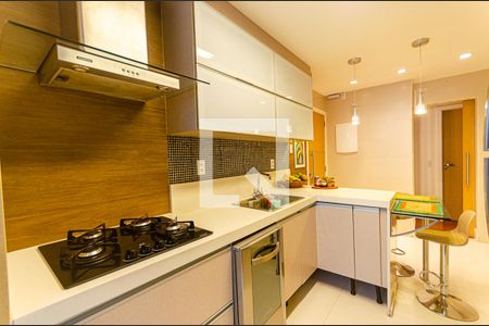 Apartamento à venda com 237m², 4 quartos e 2 vagas Apartamento à venda com 237m², 4 quartos e 2 vagasCozinha