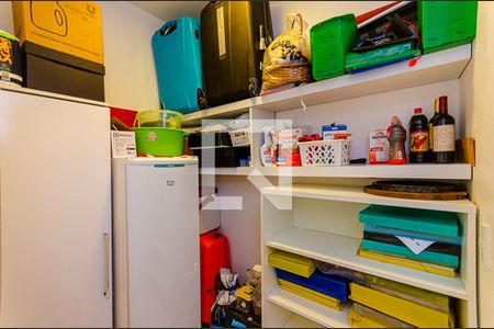 Apartamento à venda com 237m², 4 quartos e 2 vagas Apartamento à venda com 237m², 4 quartos e 2 vagasQuarto de Serviço