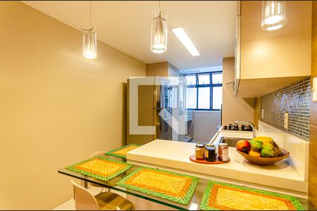 Apartamento à venda com 237m², 4 quartos e 2 vagas Apartamento à venda com 237m², 4 quartos e 2 vagasCozinha