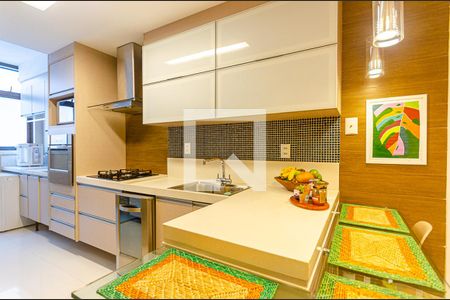 Apartamento à venda com 237m², 4 quartos e 2 vagas Apartamento à venda com 237m², 4 quartos e 2 vagasCozinha