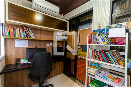 Apartamento à venda com 237m², 4 quartos e 2 vagas Apartamento à venda com 237m², 4 quartos e 2 vagasQuarto 4