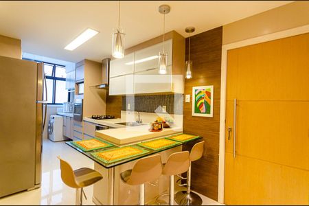 Apartamento à venda com 237m², 4 quartos e 2 vagas Apartamento à venda com 237m², 4 quartos e 2 vagasCozinha