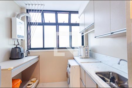 Apartamento à venda com 237m², 4 quartos e 2 vagas Apartamento à venda com 237m², 4 quartos e 2 vagasÁrea de Serviço