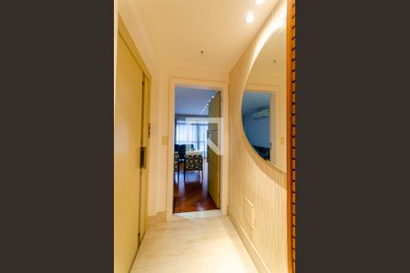 Apartamento à venda com 237m², 4 quartos e 2 vagas Apartamento à venda com 237m², 4 quartos e 2 vagasHall de Entrada