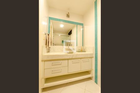 Apartamento à venda com 237m², 4 quartos e 2 vagas Apartamento à venda com 237m², 4 quartos e 2 vagasBanheiro da Suite 3