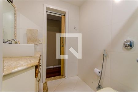 Apartamento à venda com 237m², 4 quartos e 2 vagas Apartamento à venda com 237m², 4 quartos e 2 vagasBanheiro da Suíte 2
