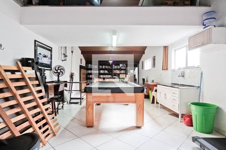 Casa à venda com 250m², 4 quartos e 2 vagas Casa à venda com 250m², 4 quartos e 2 vagasSótão