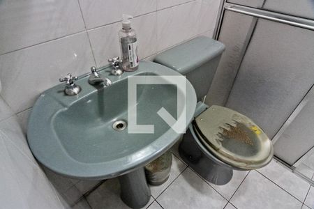 Casa à venda com 250m², 4 quartos e 2 vagas Casa à venda com 250m², 4 quartos e 2 vagasBanheiro de Serviço