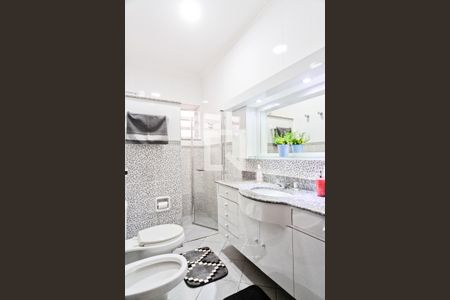 Casa à venda com 250m², 4 quartos e 2 vagas Casa à venda com 250m², 4 quartos e 2 vagasBanheiro