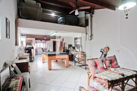 Casa à venda com 250m², 4 quartos e 2 vagas Casa à venda com 250m², 4 quartos e 2 vagasSótão