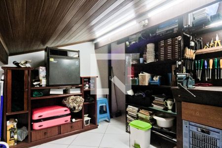 Casa à venda com 250m², 4 quartos e 2 vagas Casa à venda com 250m², 4 quartos e 2 vagasSótão