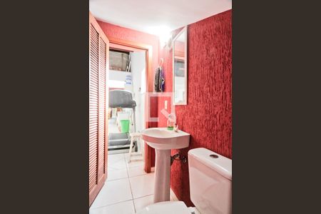 Casa à venda com 250m², 4 quartos e 2 vagas Casa à venda com 250m², 4 quartos e 2 vagasSótão - Banheiro