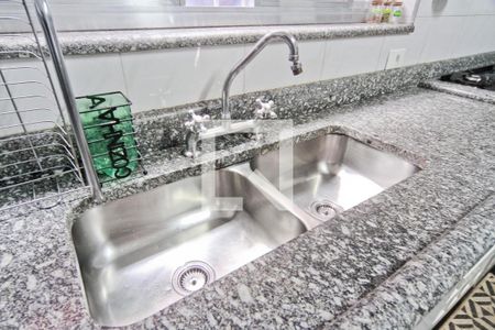 Casa à venda com 250m², 4 quartos e 2 vagas Casa à venda com 250m², 4 quartos e 2 vagasCozinha