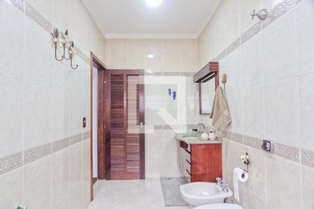 Casa à venda com 250m², 4 quartos e 2 vagas Casa à venda com 250m², 4 quartos e 2 vagasBanheiro da Suíte