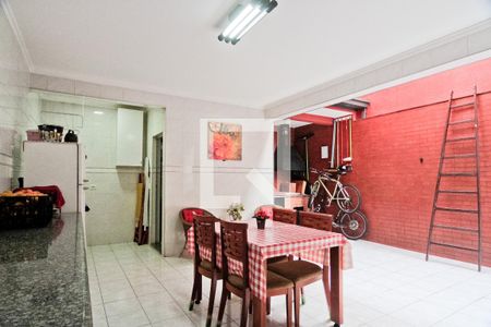 Casa à venda com 250m², 4 quartos e 2 vagas Casa à venda com 250m², 4 quartos e 2 vagasQuintal