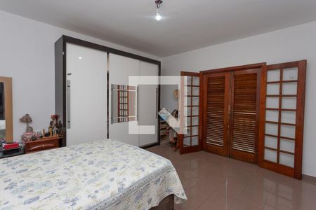 Casa à venda com 431m², 4 quartos e 8 vagas Casa à venda com 431m², 4 quartos e 8 vagasQuarto 4 - suíte