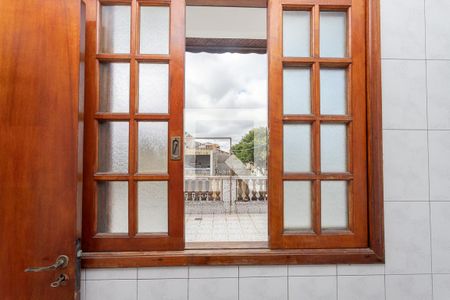 Casa à venda com 431m², 4 quartos e 8 vagas Casa à venda com 431m², 4 quartos e 8 vagasJanela da área de serviço