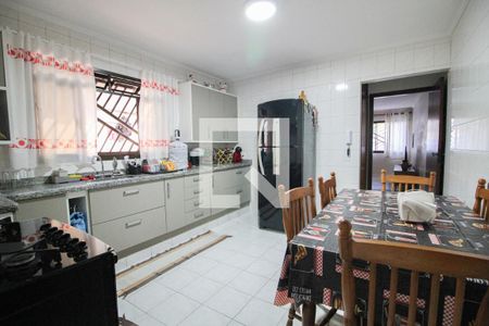 Casa à venda com 116m², 3 quartos e 3 vagascozinha