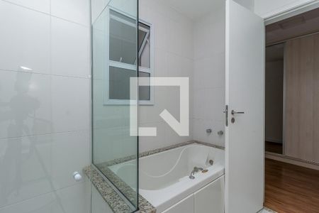 Apartamento à venda com 494m², 3 quartos e 6 vagasBanheiro da Suíte 3