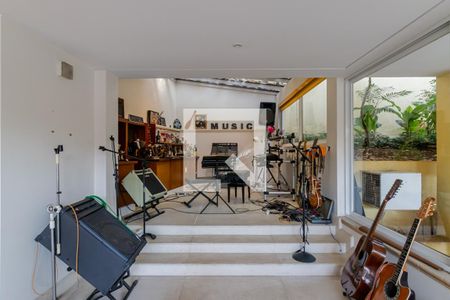 Casa à venda com 858m², 6 quartos e 6 vagas Casa à venda com 858m², 6 quartos e 6 vagasEstúdio