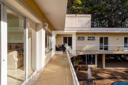 Casa à venda com 858m², 6 quartos e 6 vagas Casa à venda com 858m², 6 quartos e 6 vagasSacada