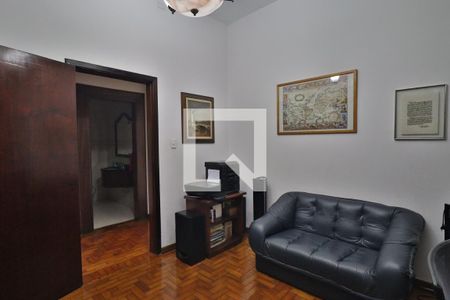 Casa à venda com 600m², 5 quartos e 2 vagasEscritório