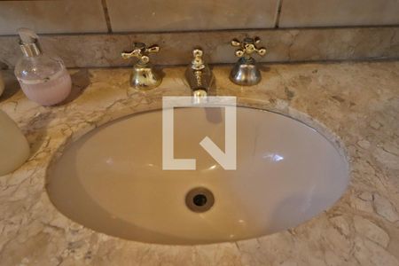 Casa à venda com 600m², 5 quartos e 2 vagasBanheiro da Suíte