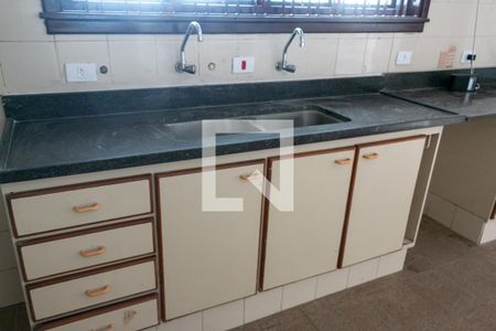 Casa à venda com 380m², 4 quartos e 4 vagasCozinha