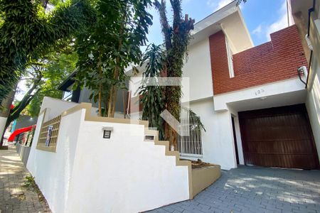 Casa à venda com 380m², 4 quartos e 4 vagasFachada