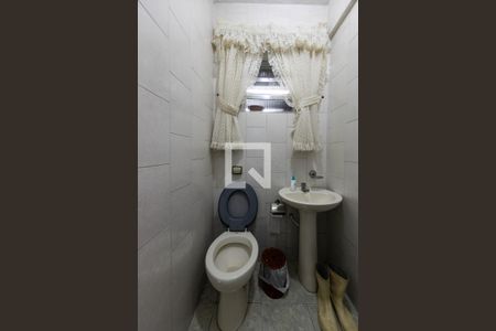 Casa à venda com 300m², 3 quartos e 6 vagas Casa à venda com 300m², 3 quartos e 6 vagasBanheiro de Serviço