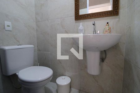 Casa à venda com 170m², 3 quartos e 3 vagasBanheiro de serviço na garagem 