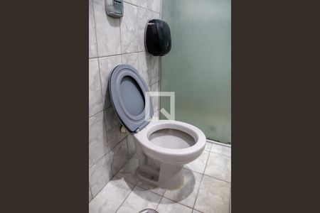 Casa à venda com 200m², 4 quartos e 1 vaga Casa à venda com 200m², 4 quartos e 1 vagaBanheiro