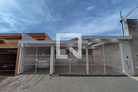 Casa à venda com 70m², 2 quartos e 1 vaga Casa à venda com 70m², 2 quartos e 1 vagaFachada