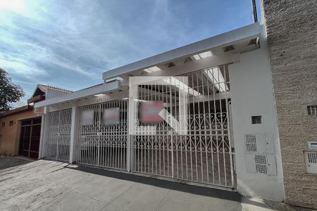 Casa à venda com 70m², 2 quartos e 1 vaga Casa à venda com 70m², 2 quartos e 1 vagaFachada
