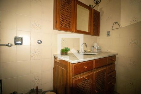 Casa à venda com 100m², 3 quartos e 2 vagasBanheiro da Suíte