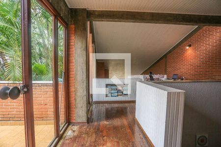 Casa à venda com 300m², 3 quartos e 3 vagas Casa à venda com 300m², 3 quartos e 3 vagasMezzanino