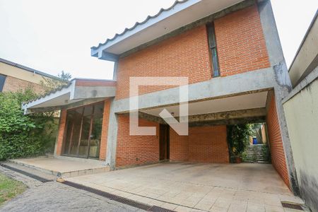 Casa à venda com 300m², 3 quartos e 3 vagas Casa à venda com 300m², 3 quartos e 3 vagasFachada