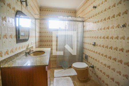 Casa à venda com 300m², 3 quartos e 3 vagas Casa à venda com 300m², 3 quartos e 3 vagasBanheiro 1