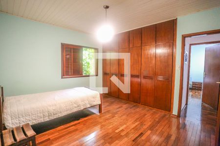 Casa à venda com 300m², 3 quartos e 3 vagas Casa à venda com 300m², 3 quartos e 3 vagasSuite 1