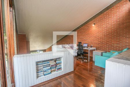 Casa à venda com 300m², 3 quartos e 3 vagas Casa à venda com 300m², 3 quartos e 3 vagasMezzanino