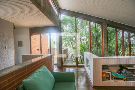 Casa à venda com 300m², 3 quartos e 3 vagas Casa à venda com 300m², 3 quartos e 3 vagasMezzanino