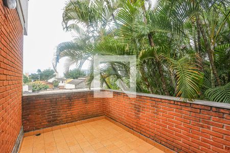 Casa à venda com 300m², 3 quartos e 3 vagas Casa à venda com 300m², 3 quartos e 3 vagasTerraço