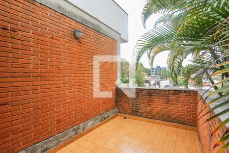 Casa à venda com 300m², 3 quartos e 3 vagas Casa à venda com 300m², 3 quartos e 3 vagasTerraço