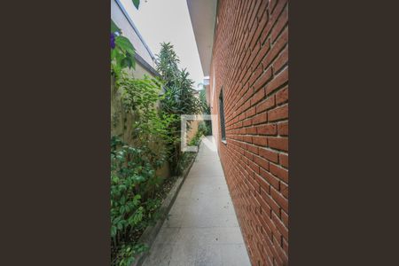 Casa à venda com 300m², 3 quartos e 3 vagas Casa à venda com 300m², 3 quartos e 3 vagasCorredor Lateral