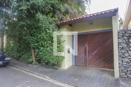 Casa à venda com 300m², 3 quartos e 3 vagas Casa à venda com 300m², 3 quartos e 3 vagasFachada