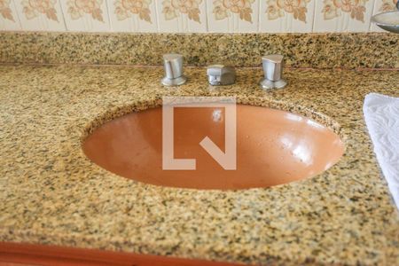 Casa à venda com 300m², 3 quartos e 3 vagas Casa à venda com 300m², 3 quartos e 3 vagasBanheiro Suite 2