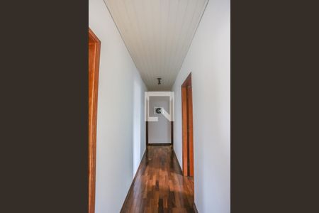 Casa à venda com 300m², 3 quartos e 3 vagas Casa à venda com 300m², 3 quartos e 3 vagasCorredor