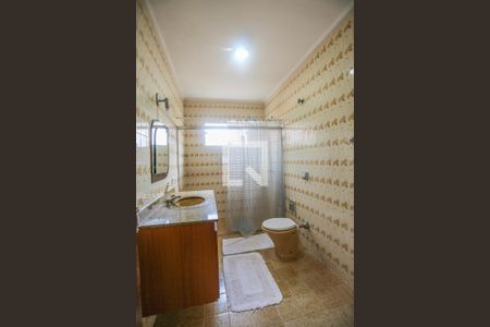 Casa à venda com 300m², 3 quartos e 3 vagas Casa à venda com 300m², 3 quartos e 3 vagasBanheiro 1