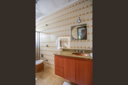 Casa à venda com 300m², 3 quartos e 3 vagas Casa à venda com 300m², 3 quartos e 3 vagasBanheiro Suite 2