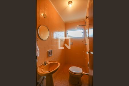 Casa à venda com 300m², 3 quartos e 3 vagas Casa à venda com 300m², 3 quartos e 3 vagasBanheiro de Serviço